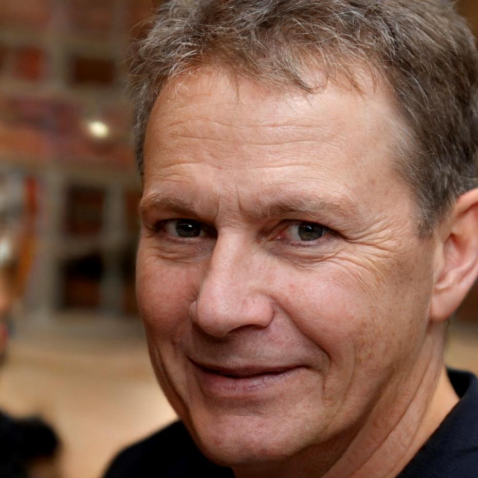 Portrait of Liwen Baornsai, founder of SyncNetworkPortal